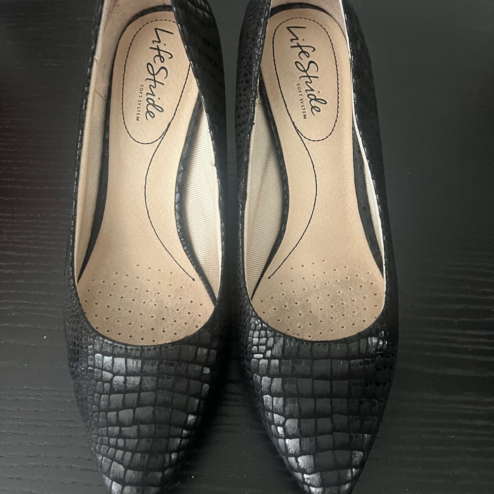 Life Stride soft system black heels